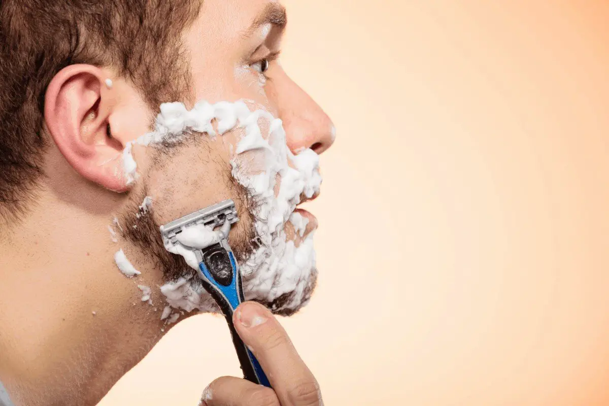 How to choose the best shaving cream for razor bumps