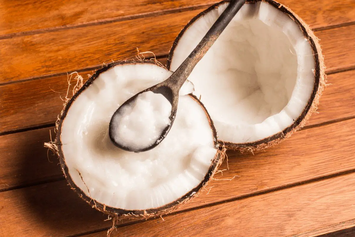 How to use coconut oil for beard dandruff