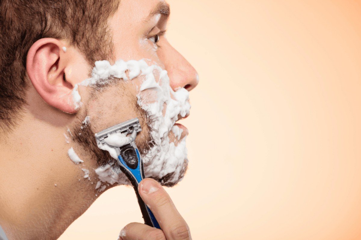 How to choose the best shaving razor for sensitive skin